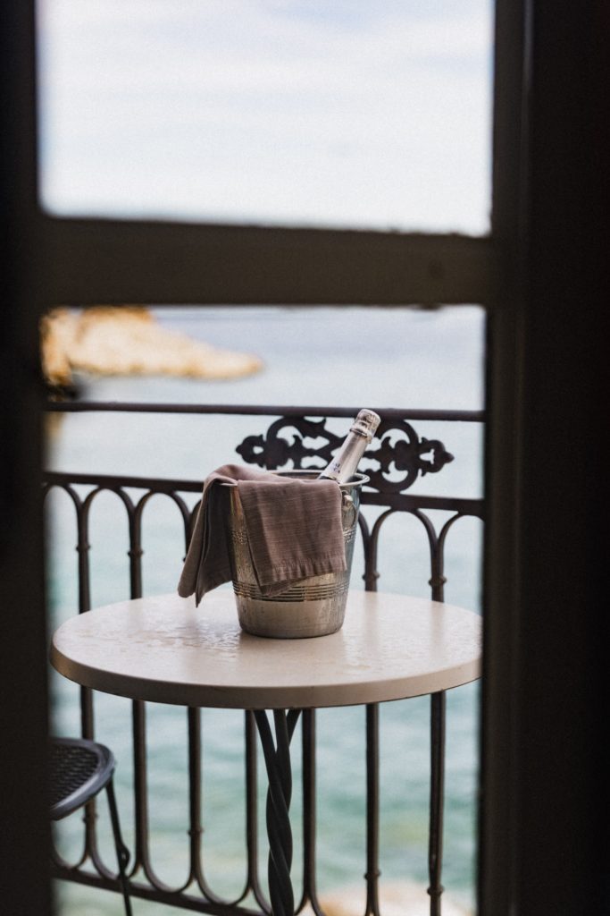 Champagner bei Hochzeit Tonnara Di Scopello Sizilien