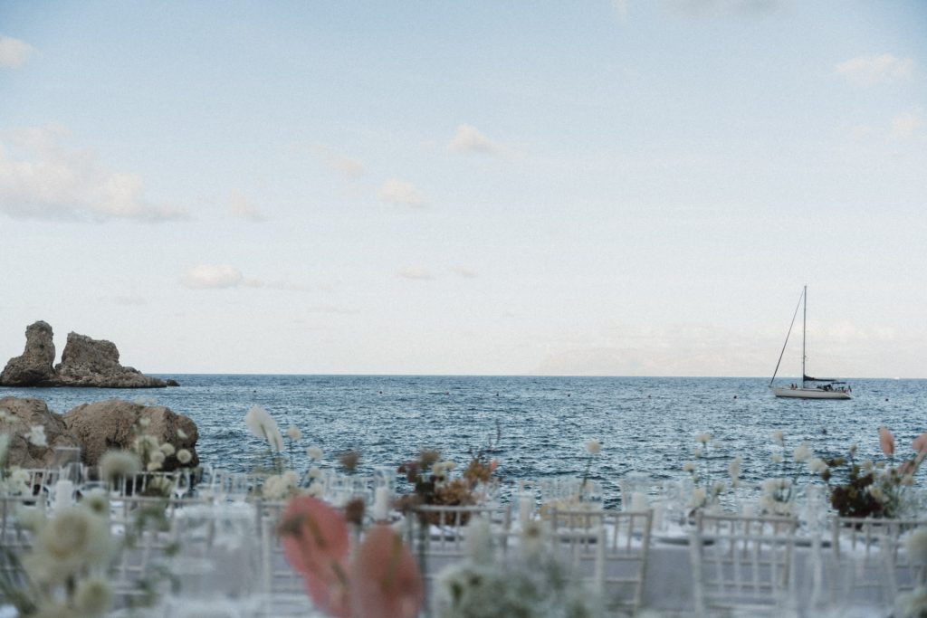 Dinner Setting bei Hochzeit Tonnara Di Scopello Sizilien
