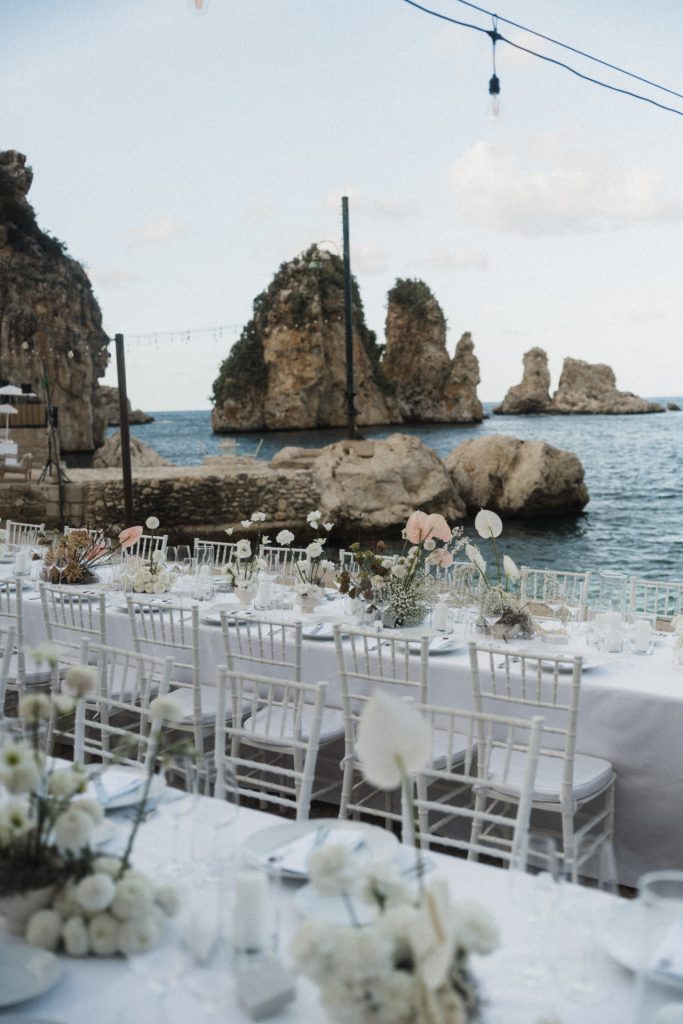 Dinner Setting bei Hochzeit Tonnara Di Scopello Sizilien