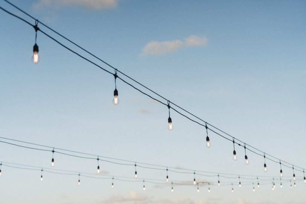Lichterketten & Sonnenuntergang bei Hochzeit Tonnara Di Scopello Sizilien