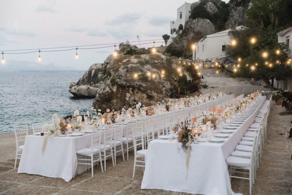 Dinner Setting bei Hochzeit Tonnara Di Scopello Sizilien