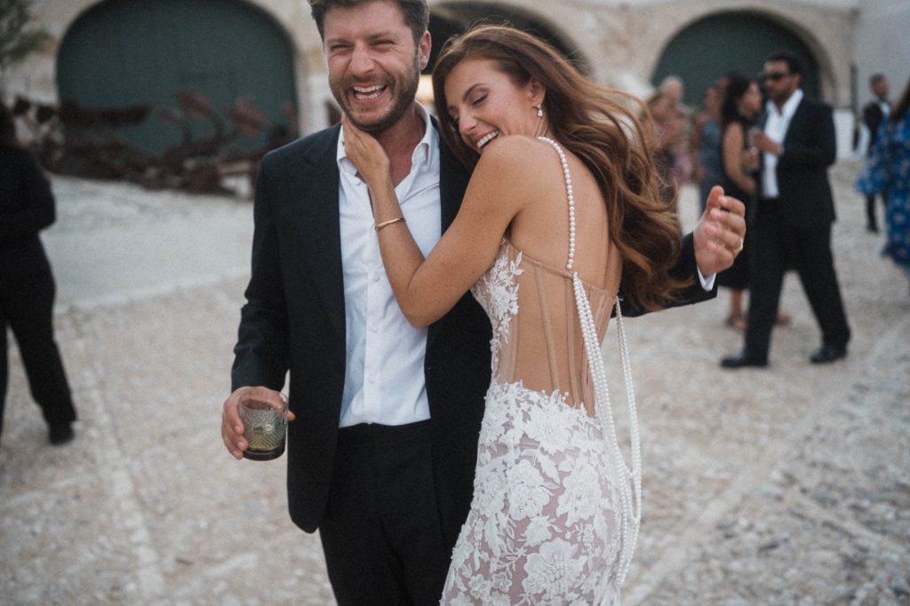 Glückliches Brautpaar bei Hochzeit Tonnara Di Scopello Sizilien
