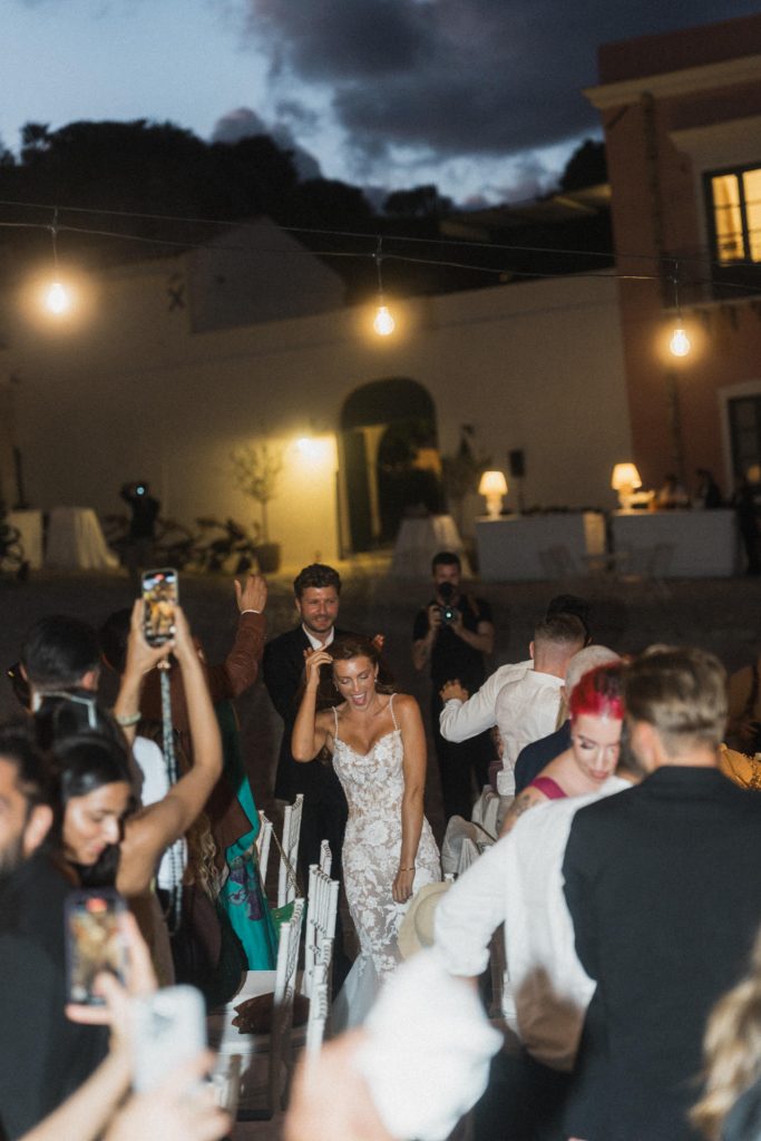 Dinner Einzug Brautpaar bei Hochzeit Tonnara Di Scopello Sizilien